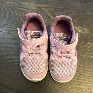 Nike Toddler Girl’s Shoes - Size 6